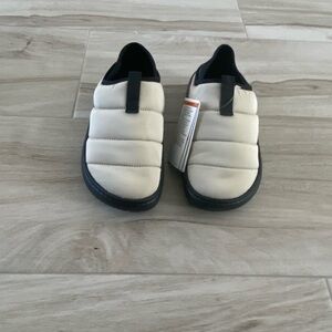 Kids Crocs Cream and Black; Size 5
